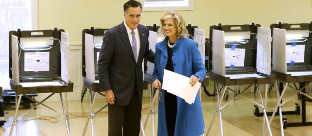 El candidato repúblicano Mitt Romney votó en Belmont, a las afueras de Boston |