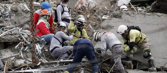 Edificio Space: Encuentran otro cadáver entre los escombros | Foto Manuel Saldarriaga