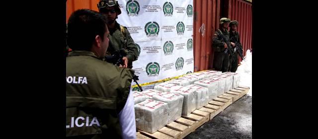 “Vigilancia” es otra de las economías ilegales | En el 2009, la Policía Nacional realizó el hallazgo más grande de dinero ilegal en Colombia. En total fueron 22,7 millones de dólares que llegaron a Buenaventura provenientes de México. FOTO ARCHIVO