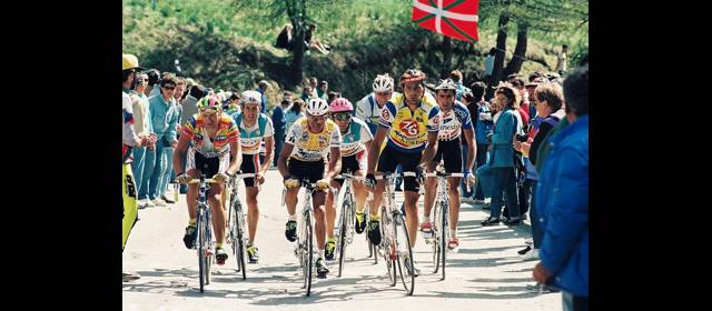 Historia de frío, etapas y pocos títulos en el Giro | Nelson Cacaíto Rodríguez (centro) corrió con el Pony Malta en el Giro de 1991. FOTO CORTESÍA