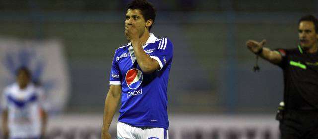 Millonarios perdió con San José de Oruro y complicó su clasificación | Los pupilos del entrenador Hernán Torres comenzaron el partido con arremetidas, pero después del tanto rival bajaron su ímpetu. FOTO AP