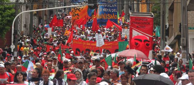 Algunos desórdenes afectaron marcha de trabajadores en Medellín | Esteban Vanegas | Pese a los disturbios protagonizados por los encapuchados, los organizadores gremiales destacaron la asistencia masiva a la movilización.