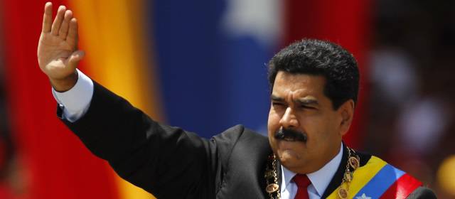 Las protestas que sacuden Venezuela volvieron a tornarse violentas este jueves con dos muertes más. FOTO REUTERS