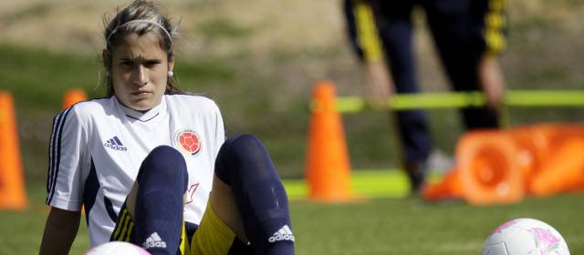Colombia inscribió 104 atletas a Londres 2012 | La selección Colombia femenina de fútbol regresó a las prácticas oficiales previas a la participación en los Juegos Olímpicos de Londres 2012. En la foto: Daniela Montoya. FOTO COLPRENSA