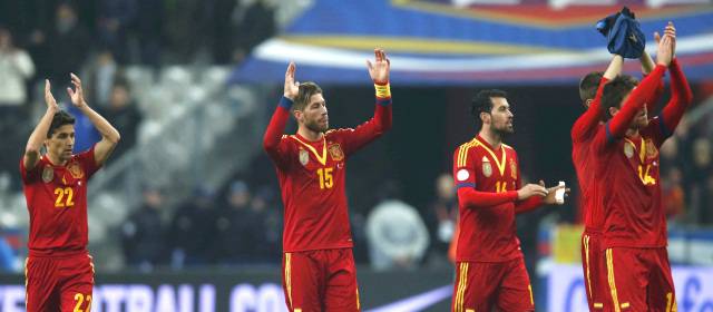 España recuperó puntos ante Francia y asumió el liderato de su grupo | El triunfo de España pone las cosas en su sitio. España lidera el grupo y vuelve a dominar a una Francia que en los últimos tiempos se le ha dado bien. FOTO REUTERS