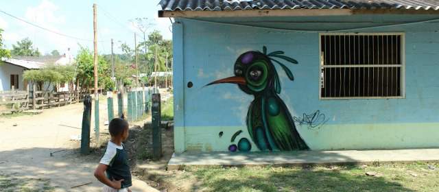 Quieren volver bello a Pueblo Bello, Turbo | En Pueblo Bello, Turbo, fueron pintados 10 murales, en las actividades de diciembre pasado donde participaron alrededor de 150 habitantes. Pintuco contribuyó con 140 galones de pintura. FOTO CORTESÍA