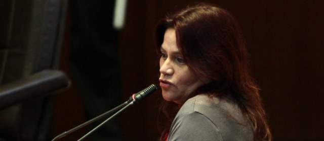 Investigarán a Uribe por acoso a la periodista Claudia Julieta Duque