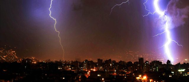 Una ciudad recalentada | Los datos son claros: la temperatura es más alta hoy y la lluvia es más en el Valle de Aburrá. Imagen en Medellín. FOTO HENRY AGUDELO