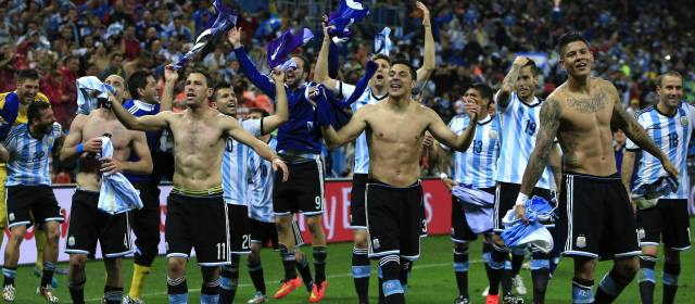La última final de los argentinos fue ante los teutones, que ganaron el partido por la mínima diferencia. FOTO AFP