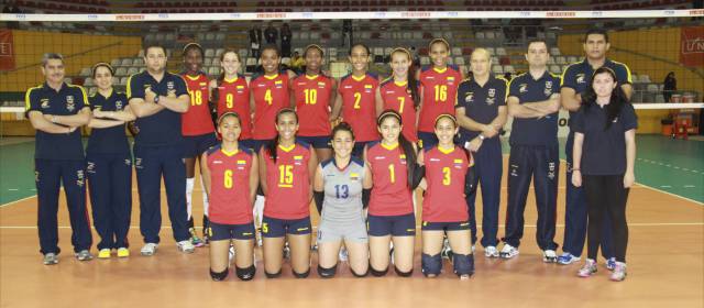 Dos antioqueñas vivieron la proeza | Silvia Galeano (6) y Valeria López (1), paisas que estarán en el Mundial. FOTO CORTESÍA FEDERACIÓN COLOMBIANA DE VOLEIBOL