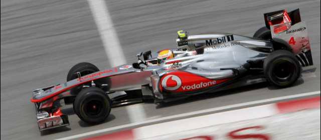 Hamilton dominó entrenamientos libres en Malasia | Hamilton marcó el mejor tiempo en ambas sesiones. FOTO REUTERS.