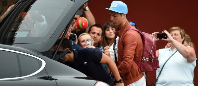 El capitán de Portugal llega renqueante de una lesión muscular que arrastra en las últimas semanas. FOTO AFP