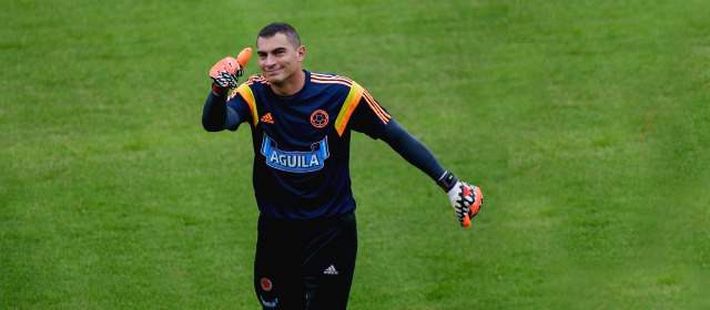 Mondragón causó un buen susto | Faryd Mondragón, que participó en cinco eliminatorias mundialistas, es catalogado el líder en el grupo de jugadores colombianos. FOTO AFP