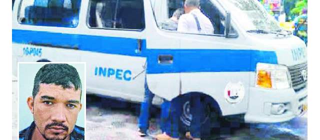 "Pantera" se ha convertido en el dolor de cabeza de las autoridades | En esta camioneta llevaban a Óscar Mario Galvis Agudelo, alias "Pantera" (recuadro). FOTO CORTESÍA
