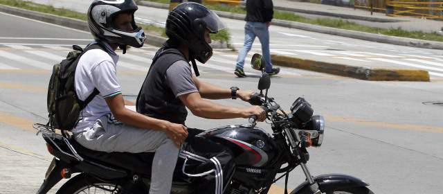 Alcaldes extienden 6 meses la restricción de parrilleros |