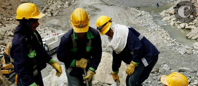 Avance de obras de Hidroituango va en el 22 % | En el fondo del lecho del Cauca se ven pequeñas lagunas ocasionadas por escorrentía. FOTO DONALDO ZULUAGA VELILLA