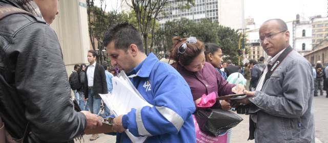 Comité promotor de revocatoria del congreso ya lleva 20 mil firmas