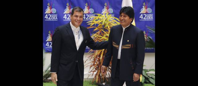 Los países del Alba se van de nuevo contra la OEA | El presidente Rafel Correa y el presidente Evo Morales atrajeron las miradas ayer. FOTO REUTERS