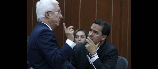 Comunidades de la zona reclaman beneficios reales | El senador Jorge Robledo y el ministro de Ambiente, Frank Pearl, participaron, desde orillas distintas en el debate. FOTO COLPRENSA