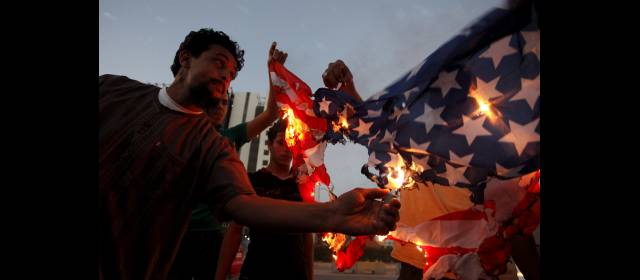 La ira islamista cubre a 30 países | Grupos de manifestantes también chocaron con la policía en Yemen, donde una persona murió y 15 resultaron heridas en desmanes en la sede diplomática estadounidense. FOTO REUTERS
