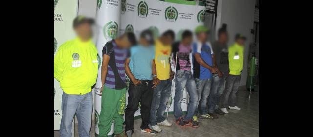 Policía debilitó bandas criminales | Los siete capturados, presuntos integrantes de la banda criminal “los Rastrojos”, fueron detenidos en el barrio Paraíso y en la vereda Campo Alegre del municipio de Segovia. FOTO POLICÍA ANTIOQUIA