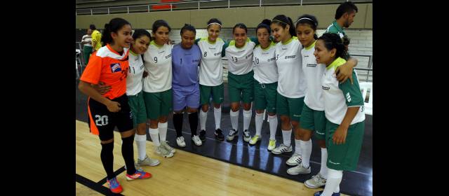 Micro paisa regresa a los Juegos con buen proceso | Las chicas antioqueñas partirán el 8 de noviembre a Popayán para disputar el fútbol de salón de los Juegos, en los que las favoritas al título serán las vallecaucanas. FOTO MANUEL SALDARRIAGA