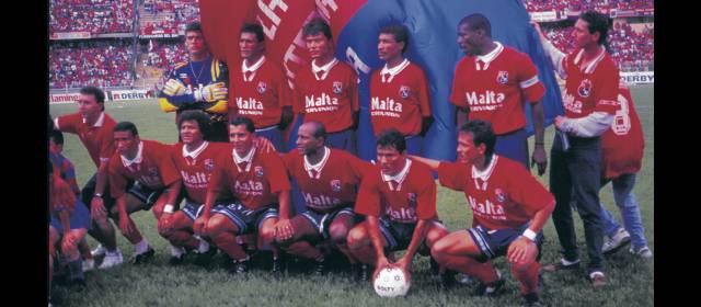 El campeón azul que llevó al rojo a la Copa | En imagen: Wilman Conde, Alberto Gamero, Rubén Hernández y Gambeta Estrada. FOTO ARCHIVO