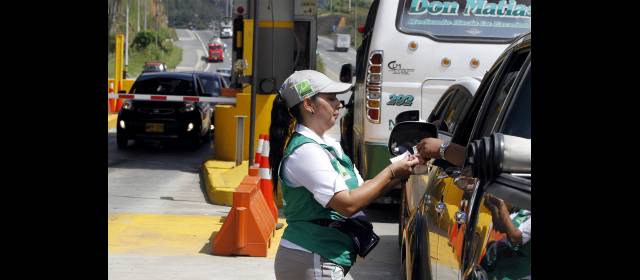 Ya operan las nuevas tarifas en peajes del Aburrá Norte | La tarifa del peajito subió 100 pesos y en Trapiche y Cabildo 400 pesos. FOTO DONALDO ZULUAGA