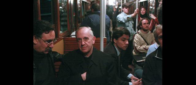 Francisco dejó legado de sencillez en Argentina | Amigos y allegados a Jorge Mario Bergoglio no escatimaron elogios para Francisco, a quien coinciden en definir como un hombre austero y humilde, que introducirá cambios en el Vaticano. FOTO REUTERS