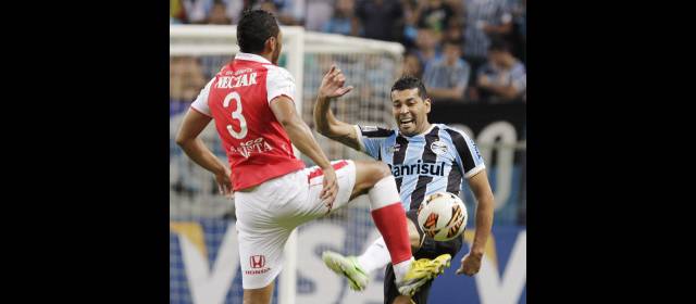 Libertadores: gol deja vivo a Santa Fe | Carlos Valdés y André Santos serán titulares hoy en el estadio El Campín de Bogotá por la Copa Libertadores. FOTO ARCHIVO
