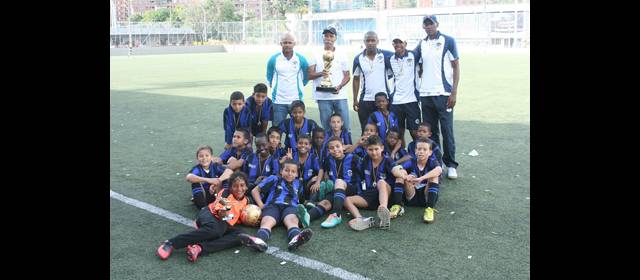 Palmazul estrena título en la Copa Cipa-Une de escuelas | Palmazul destronó a Arco Zaragoza. FOTO MANUEL QUINTERO