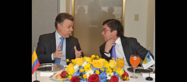Colombia aspira a ser un país del primer mundo | Santos le presentó todos sus argumentos al presidente del BID, Luis Alberto Moreno. FOTO PRESIDENCIA