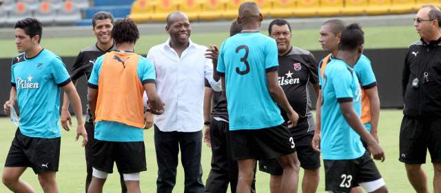 Asprilla motivó la práctica del DIM | FOTO MANUEL SALDARRIAGA