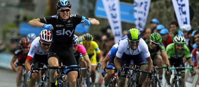 El británico ganó en el sprint del grupo de unos 20 corredores que llegó a la meta. FOTO AFP
