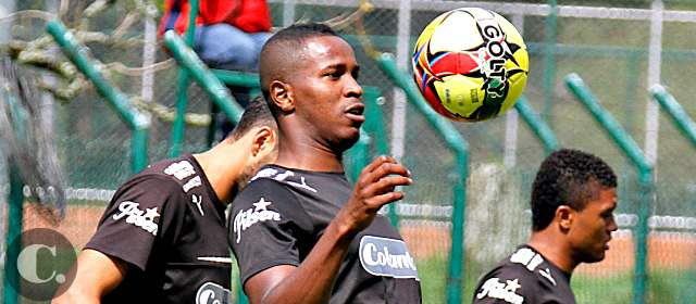 El Medellín se enfrenta a lesiones y sanciones | El zaguero Jéfferson Mena ya pagó la fecha de sanción. Se está complementado bien con Andrés Mosquera. FOTO Donaldo Zuluaga