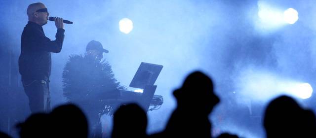 Pet Shop Boys iniciaron su gira Electric con susto |