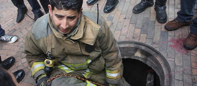 La menor de dos años, quien cayó en una alcantarilla en la Avenida Jiménez con carrera novena en el centro de Bogotá, fue encontrada sin vida en la avenida Caracas con calle sexta, informó el Cuerpo Oficial de Bomberos.FOTO COLPRENSA