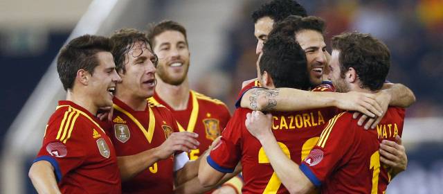 España se impuso a Uruguay en la batalla de los campeones | Iker Casillas, Xabi Alonso y Xavi Hernández se perdieron el partido por lesión. FOTO REUTERS
