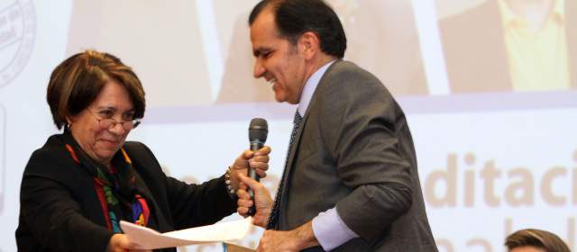 Aída Abella y Óscar Iván Zuluaga enfrentaron sus propuestas |