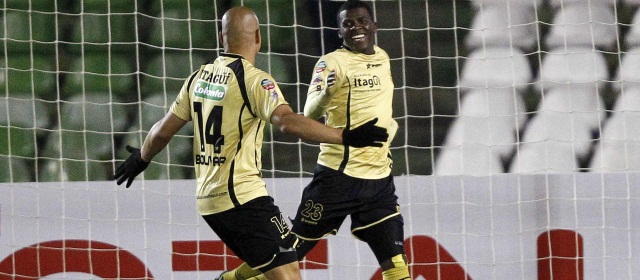 Yessy Mena fue el autor del gol que tiene parcialmente clasificado al equipo de las águilas. FOTO REUTERS