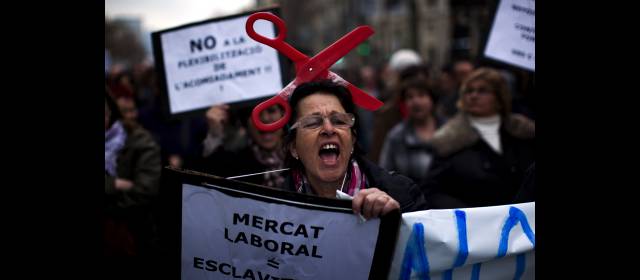 Los españoles rechazaron recortes | Cientos de miles de españoles salieron a las calles a protestar en contra de la reforma laboral, convocados por los principales sindicatos del país. FOTO EMILIO MORENATTI, AP.