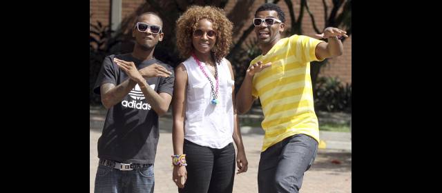 Chocquibtown está hasta el techo haciendo música sin libretos | Miguel Slow Martínez, Gloria Goyo Martínez y Carlos Tostao Valencia son Chocquibtown. Ellos dicen que su música es una mezcla de varios ritmos del Pacífico con géneros como el hip hop norteamericano y el bambazú. FOTO MANUEL SALDARRIAGA