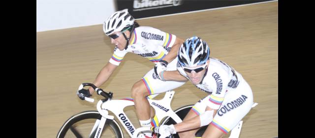 El ciclismo recoge la cosecha | Fernando Gaviria, abajo, y Jordan Parra, ganadores de las medallas de Colombia en Nueva Zelanda. FOTO CORTESÍA