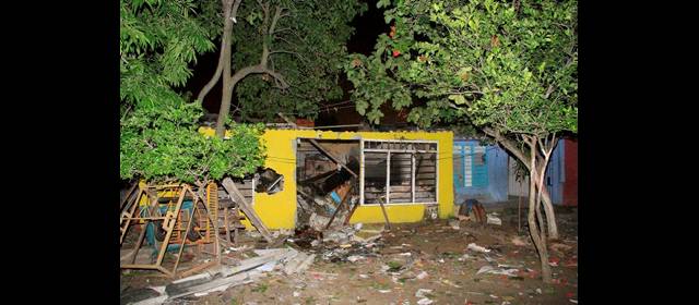 Explosión acabó la vida de una familia en La Mesa | La explosión, que se presentó alrededor de las 5 a. m., afectó un edificio y varias casas aledañas. FOTO COLPRENSA