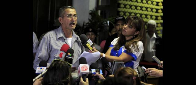 Debate sobre tierras se abre a la sociedad | El jefe guerrillero Rubén Zamora manifestó desde La Habana que las Farc cumplirán con el cese el fuego, a pesar de los ataques subversivos de la semana pasada. FOTO REUTERS