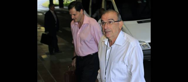 "Ya hay cinco cuartillas de un acuerdo eventual": Iván Cepeda | La prioridad de los negociadores del Gobierno es avanzar a otros temas de la agenda. FOTO REUTERS