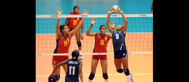 Cosecha de plata y bronce en polo, nado y voleibol | Dos veces le ganó Colombia a Perú en la Copa Panamericana, en Cuba. La acción corresponde al duelo por el tercer lugar. México fue el campeón, seguido por R. Dominicana. FOTO Cortesía Norceca.net