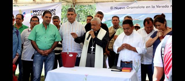 Se destrabó la reconstrucción de Gramalote | Con la bendición de monseñor Vidal finalizó la socialización. FOTO CORTESÍA-FONDO DE ADAPTACIÓN