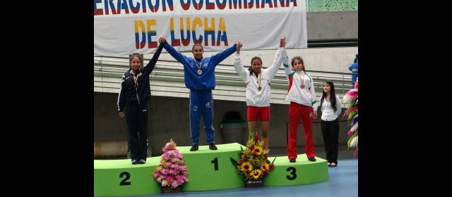 Colombia cerró la lucha con dos oros en damas | La colombiana Andrea González en lo más alto del podio de la división 52 kilogramos de la lucha panamericana. FOTO Luisa I. Restrepo