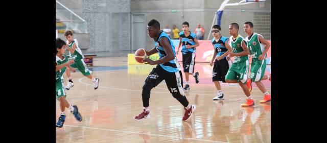 Léider, un gigantón que deslumbra bajo la cesta | Léider Wanderley Moreno, una de las figuras del Ponybaloncesto. Da espectáculo con su fluido juego. FOTO CORTESÍA ANDRÉS ÁNGEL